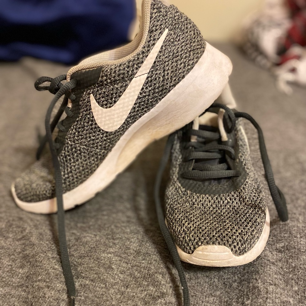 Nike Tennis Shoes women’s size 7